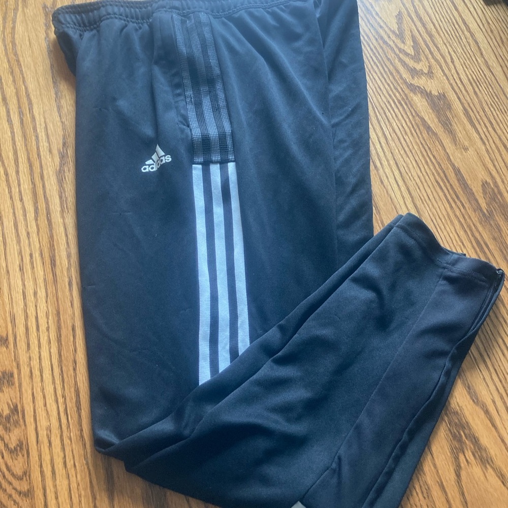 Women’s sz lg Adidas NWOT track pants w zippers near ankle
